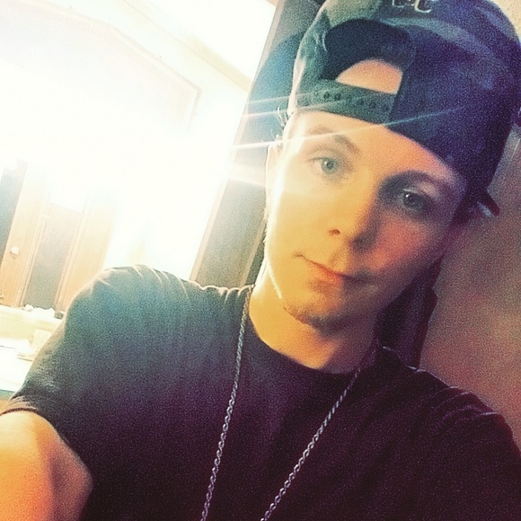 Meet your Posher, Nick - Picture 3 of 4